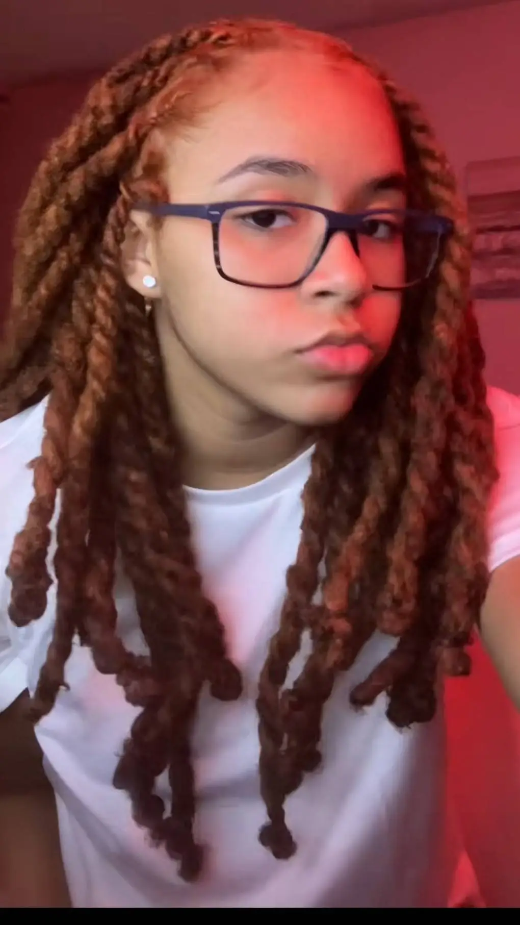 ai character: !!LAYLAY!!🤩 background