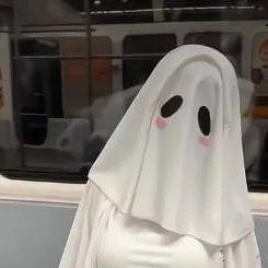 chat with ai character: Lily the ghost