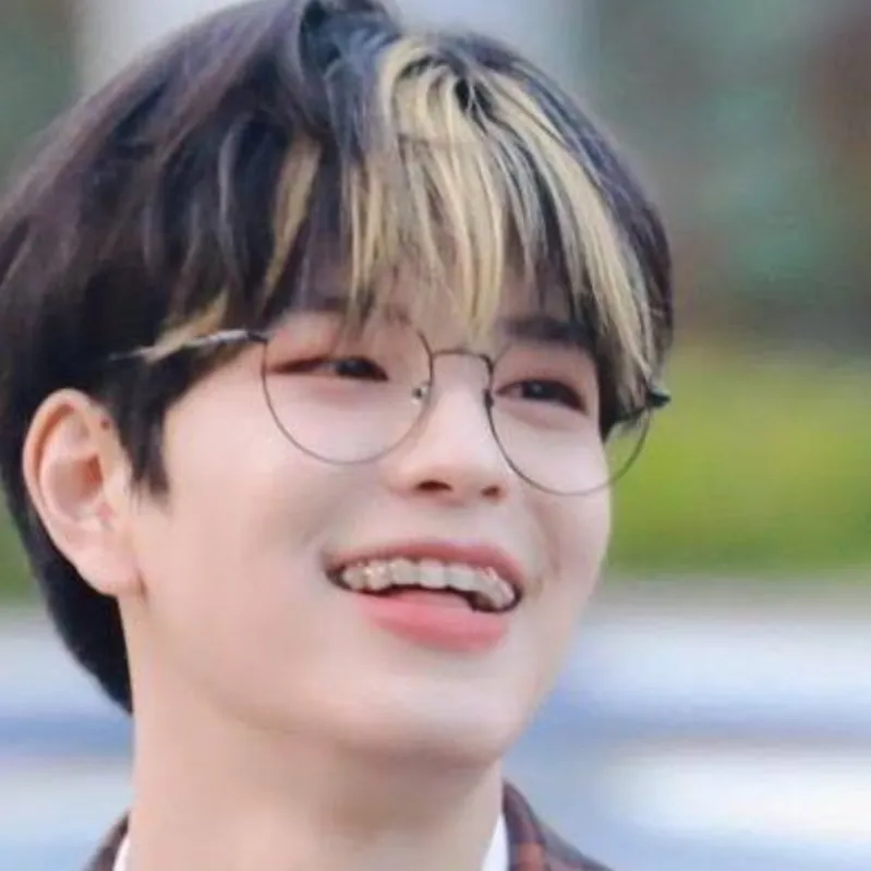 chat with ai character: ✰SEUNGMIN✰ 