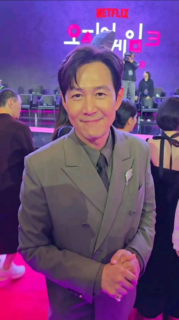ai character: Lee Jung Jae background
