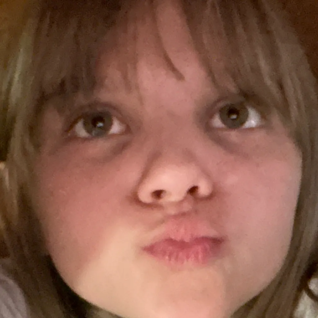 chat with ai character: Clare