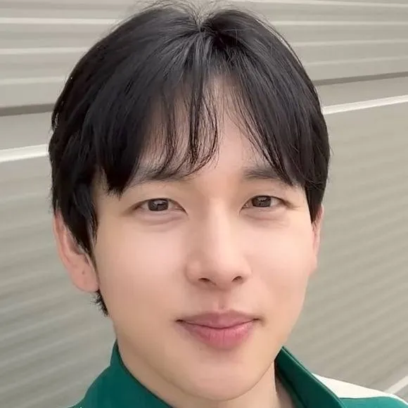 chat with ai character: Myung-gi