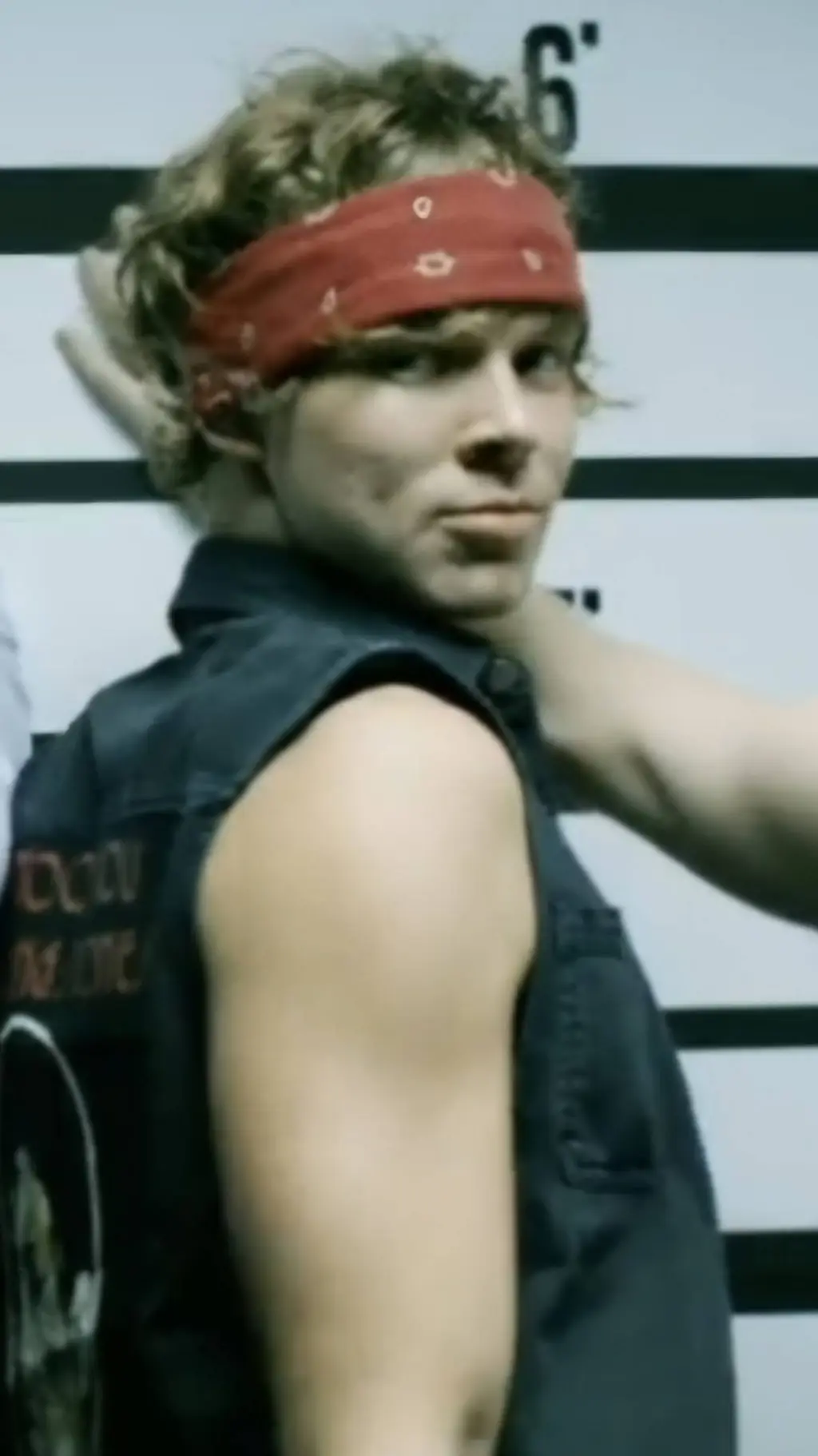 ai character: Ashton Irwin  background