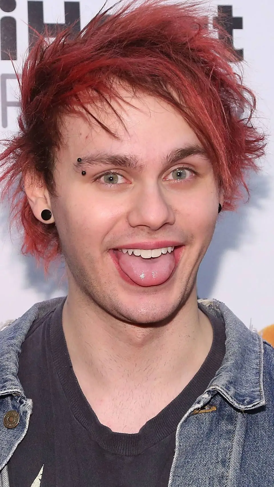 ai character: Michael Clifford  background