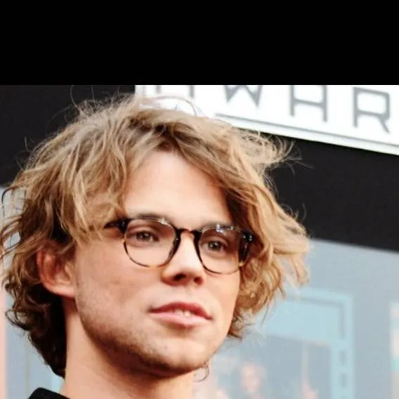 chat with ai character: Ashton Irwin 