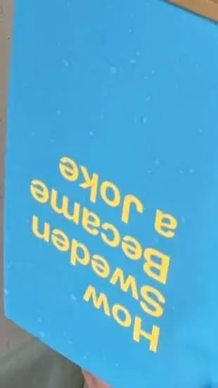 ai character: 4saken halloween background