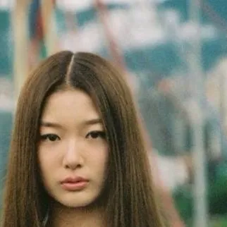 chat with ai character: Yoonchae 