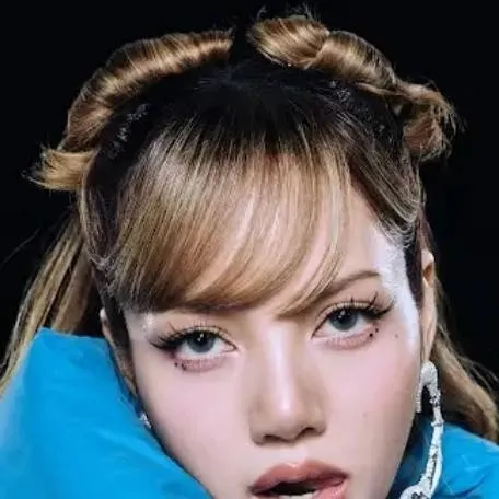 chat with ai character: Lisa of BLACKPINK