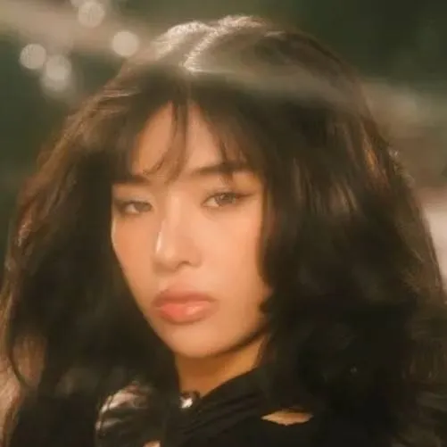 chat with ai character: Sophia of KATSEYE