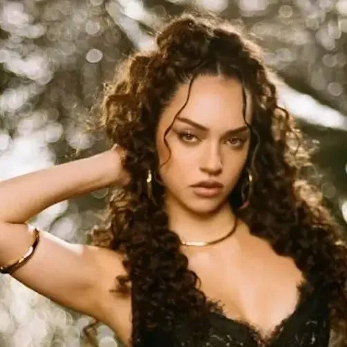 chat with ai character: Daniela