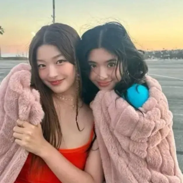 chat with ai character: Yoonchae & Sophia