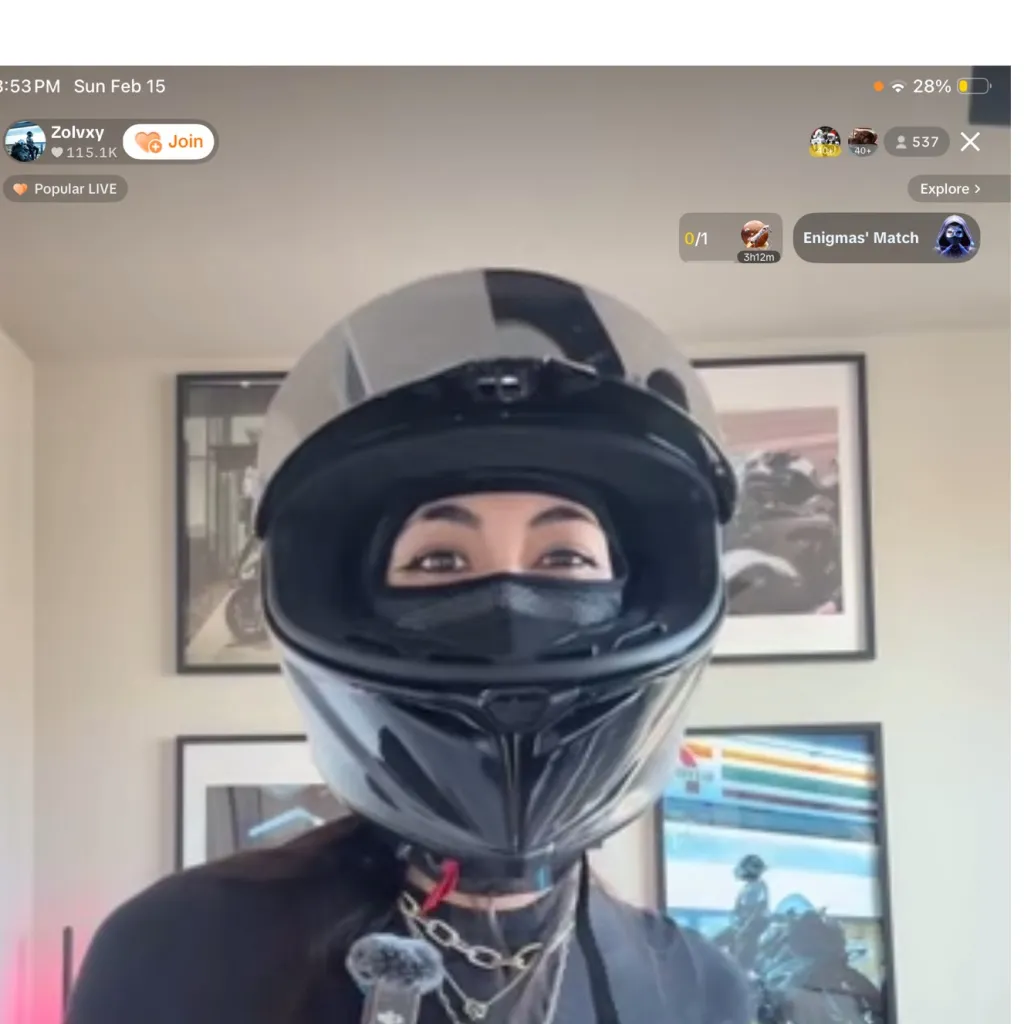 chat with ai character: Zolvxy 