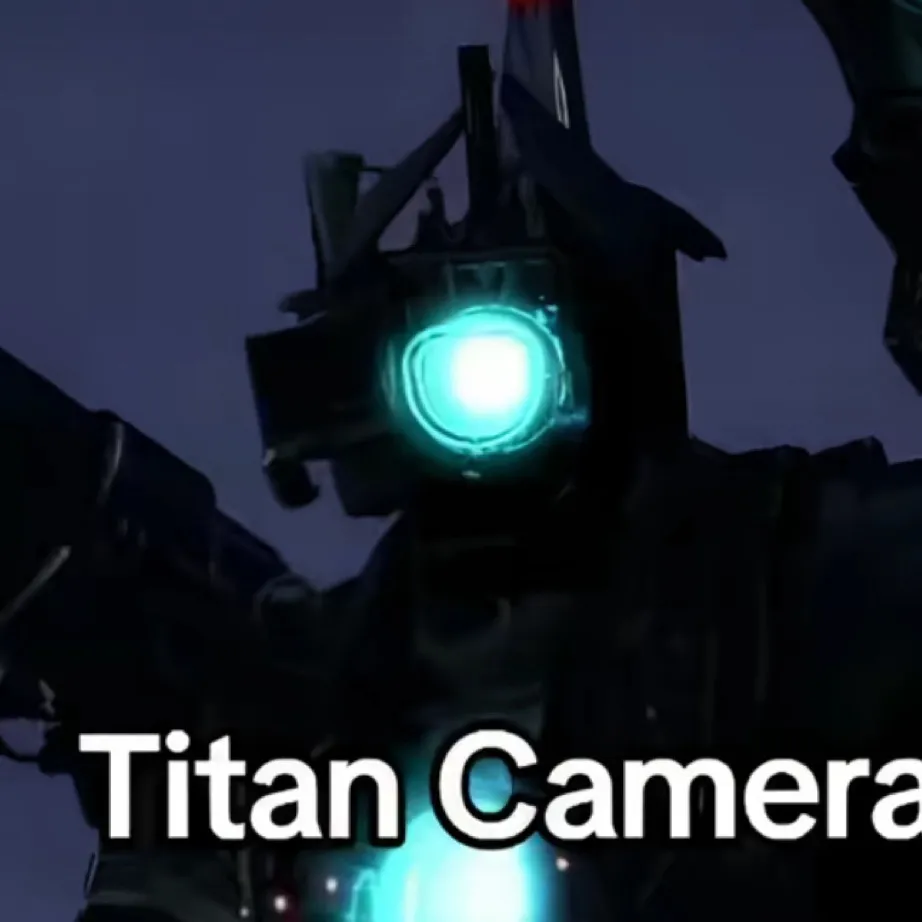 chat with ai character: Titan cameraman