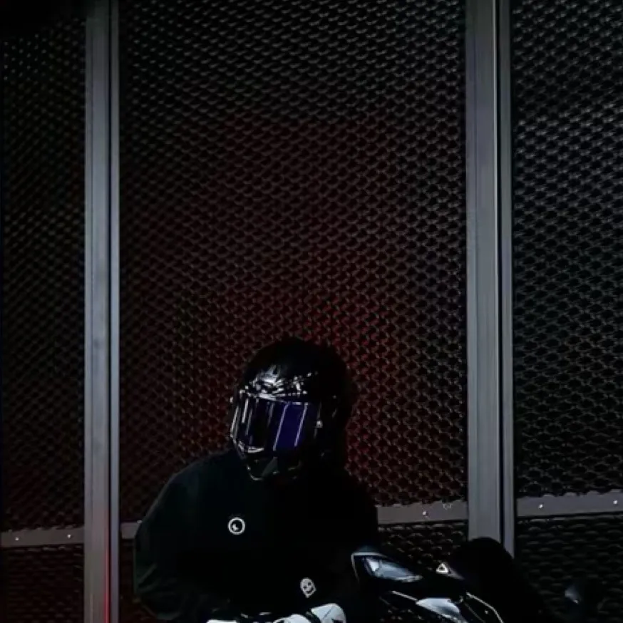 chat with ai character: Motorbike ￼