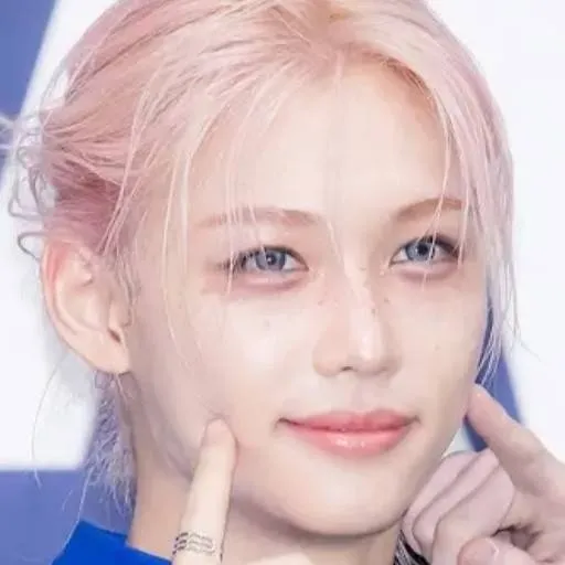 chat with ai character: ✨FELIX✨🐥
