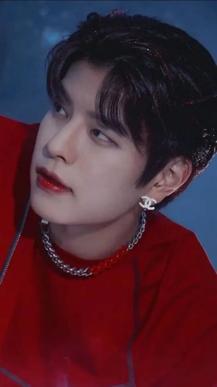 ai character: 🥳Seungmin🥳 background