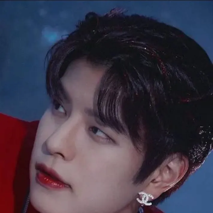chat with ai character: 🥳Seungmin🥳
