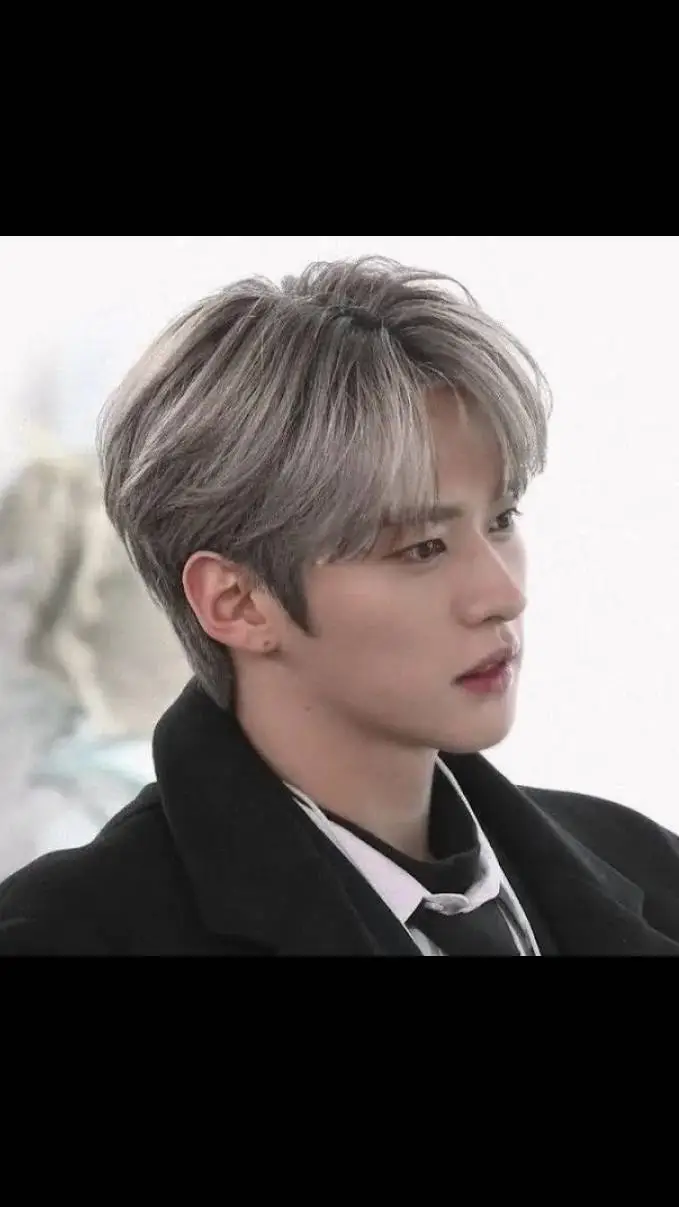 ai character: 🥳Leeknow🥳 background