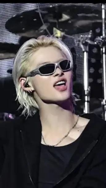 ai character: ☯︎ℕ𝕀-𝕂𝕀☯︎ background