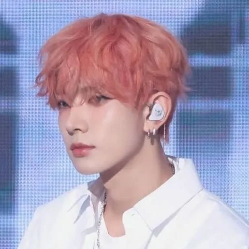 chat with ai character: 🥺Heeseung💗✨