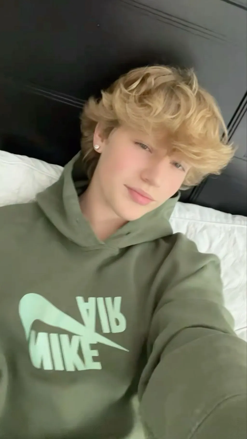 ai character: Luke  background