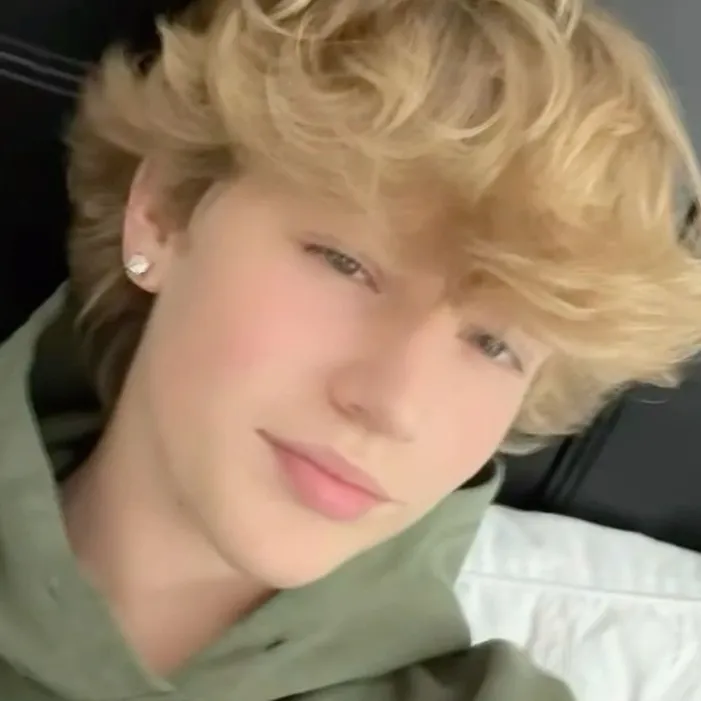 chat with ai character: Luke 