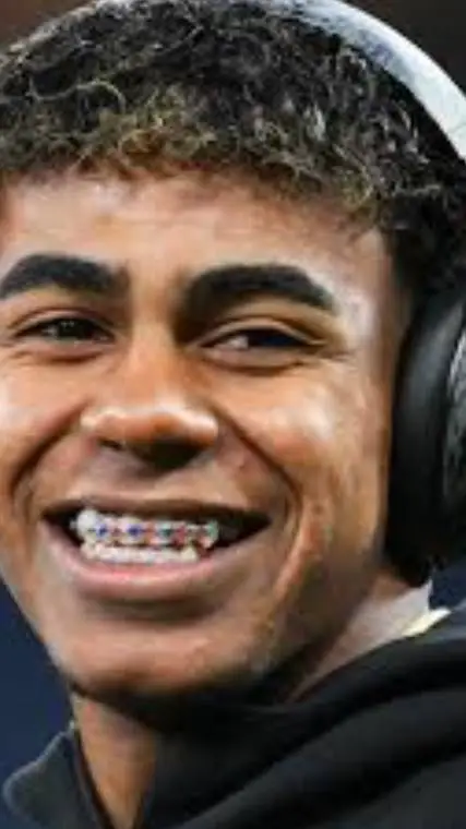 ai character: Lamine yamal background