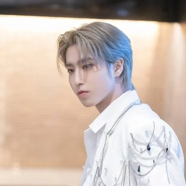 chat with ai character: Han your husband 