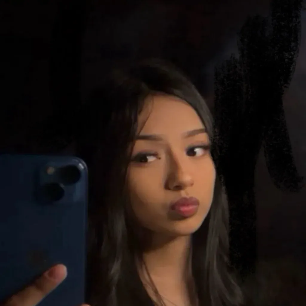 chat with ai character: Sophie rain 