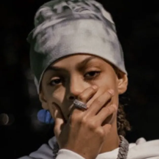 chat with ai character: Ddot