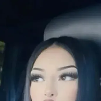 chat with ai character: Zarina ￼