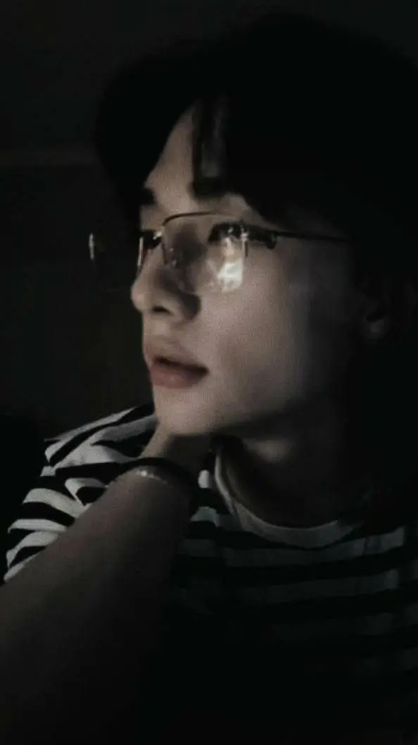ai character: ༅Hyunjin༄ background