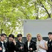 chat with ai character: Skz