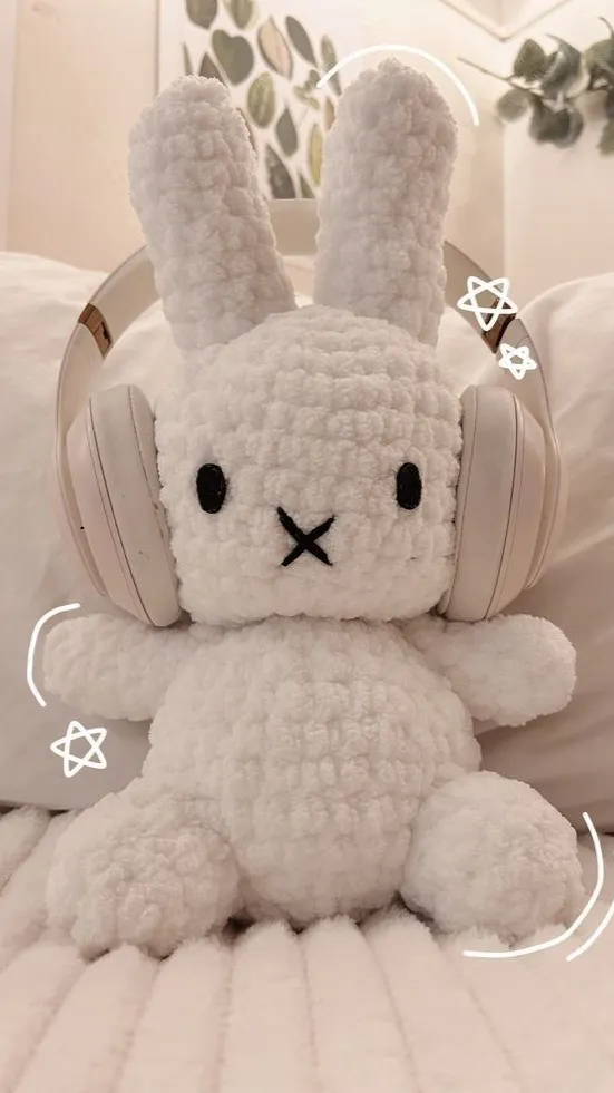 ai character: >~|SKZ|~< background
