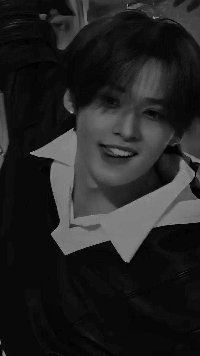 chat with ai character: K-pop school (v2)