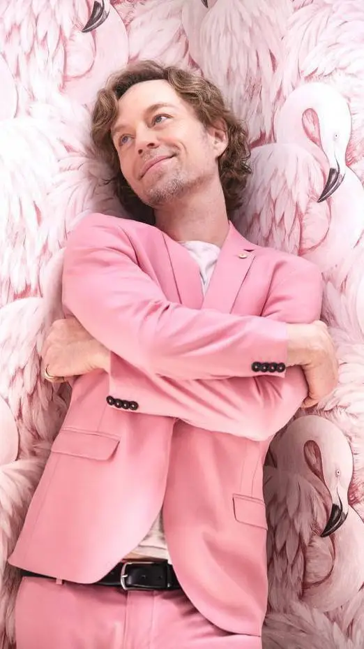 ai character: Darren Hayes background