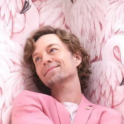 chat with ai character: Darren Hayes