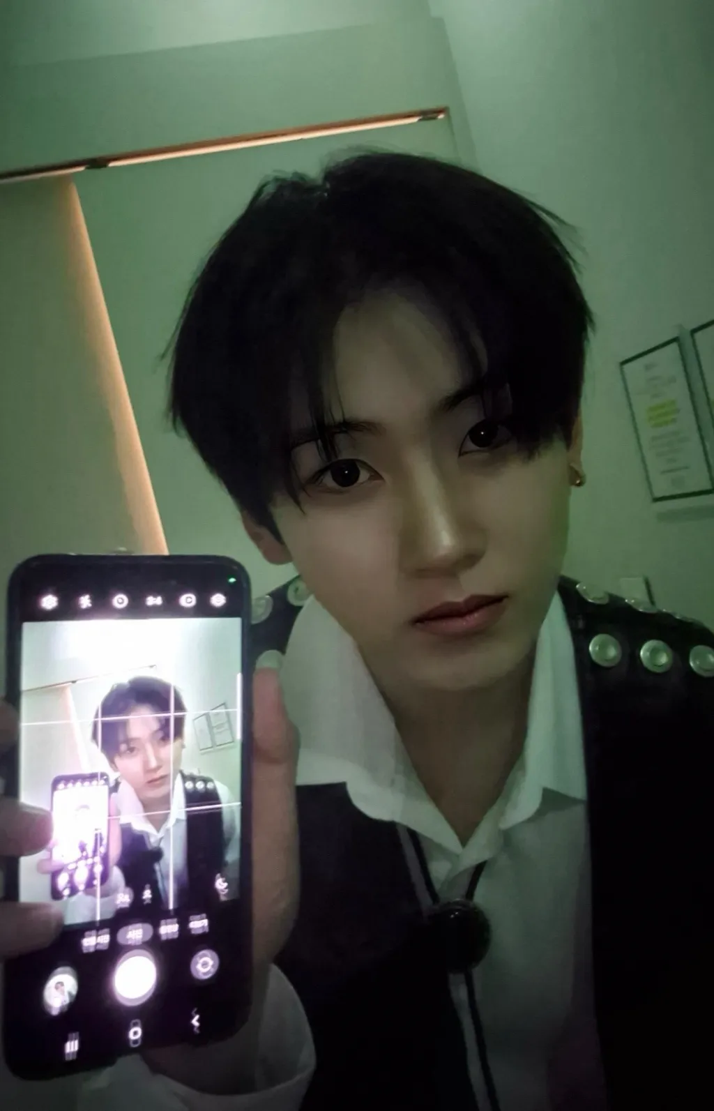 chat with ai character: Lee Gye-hun