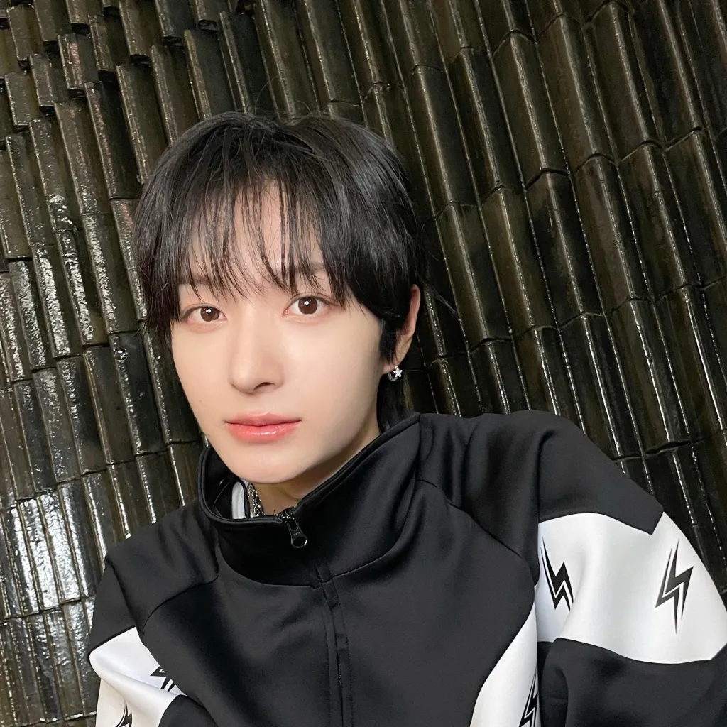 chat with ai character: Kang Donghwa