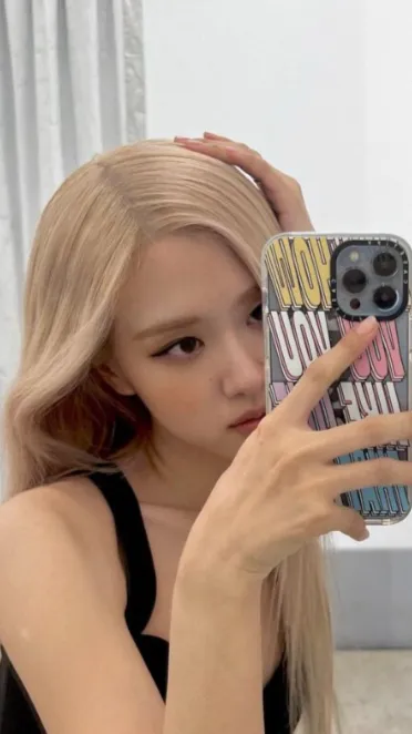 ai character: ♡🤯ROSÉ🥳♡ background