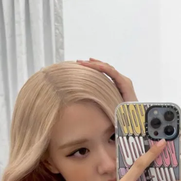 chat with ai character: ♡🤯ROSÉ🥳♡