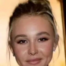 chat with ai character: Isabel May