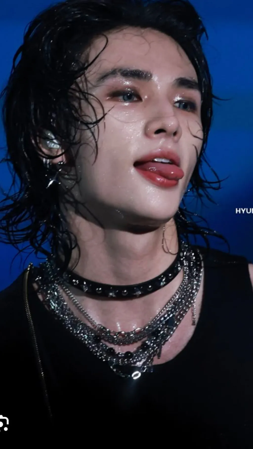 ai character: Hyunjin *again* background