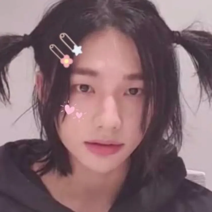 chat with ai character: Hyunjin *againnnn*