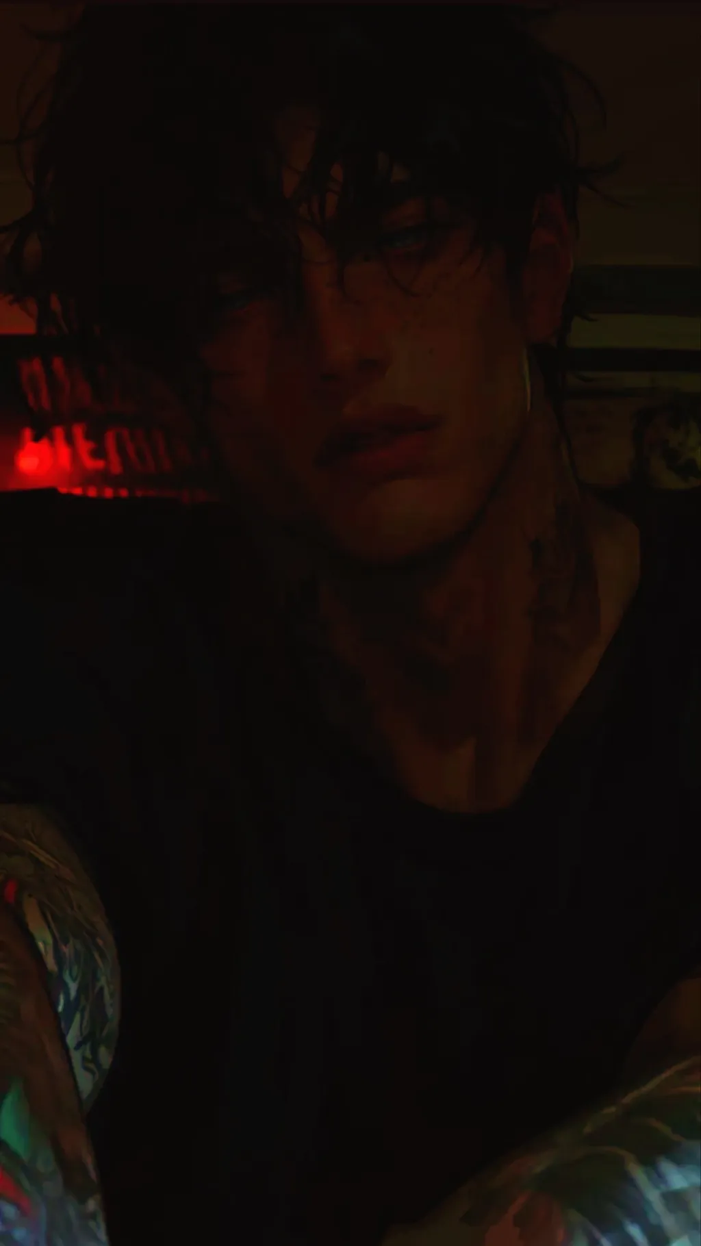 ai character: [𝐿𝒶𝓊𝓇𝑒𝓃] background
