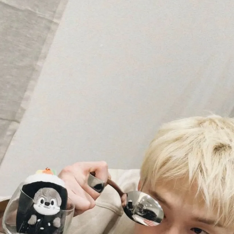 chat with ai character: Skz gym