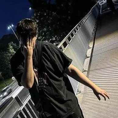 chat with ai character: 🖤 Kets4eki 🔪