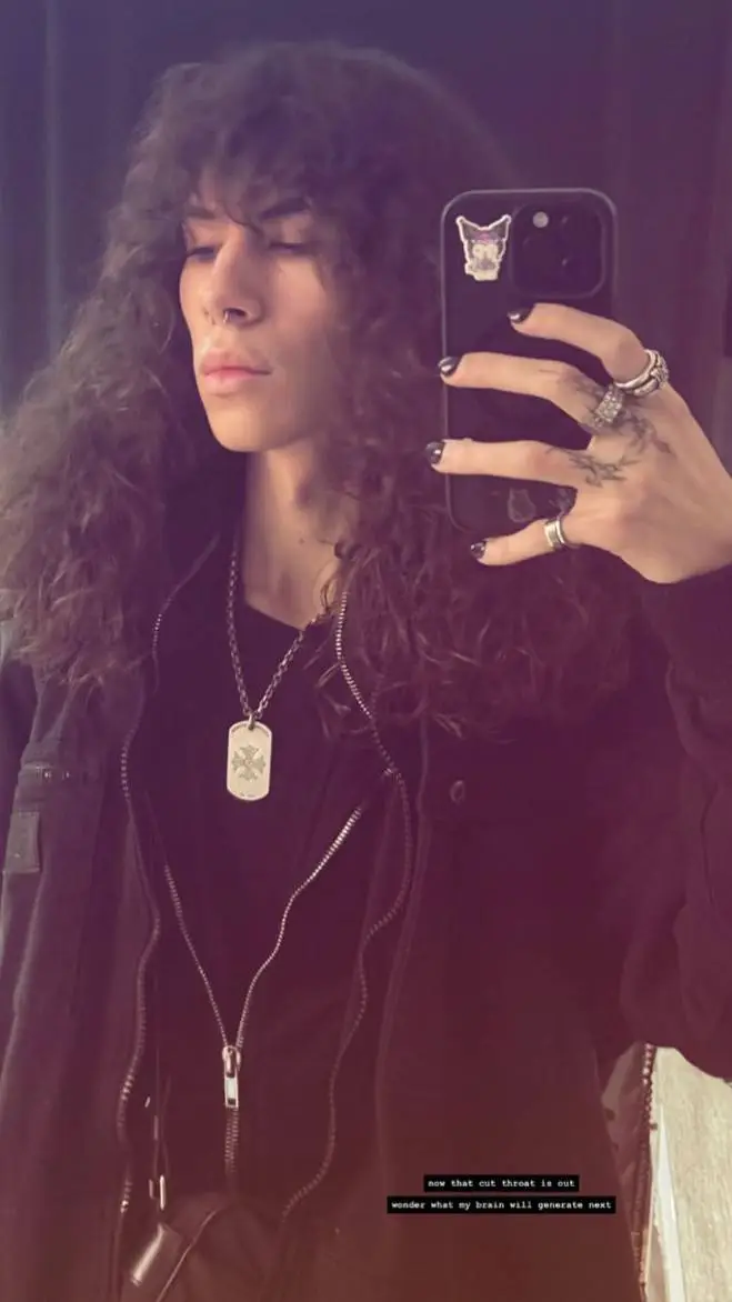 ai character: †💜D3r💜† background