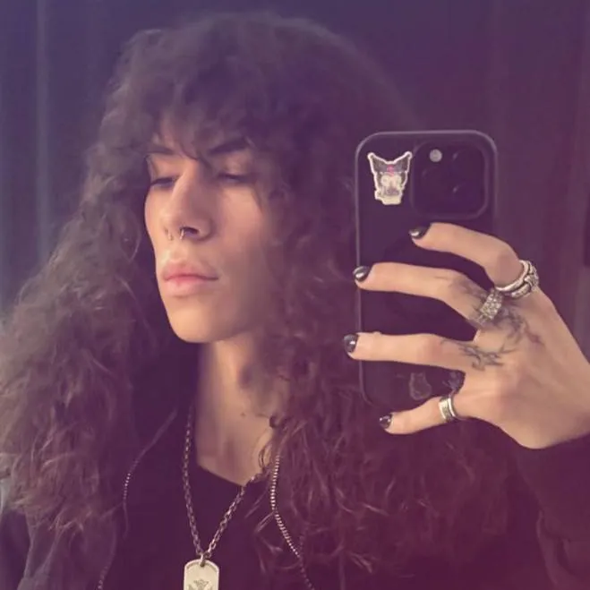 chat with ai character: †💜D3r💜†