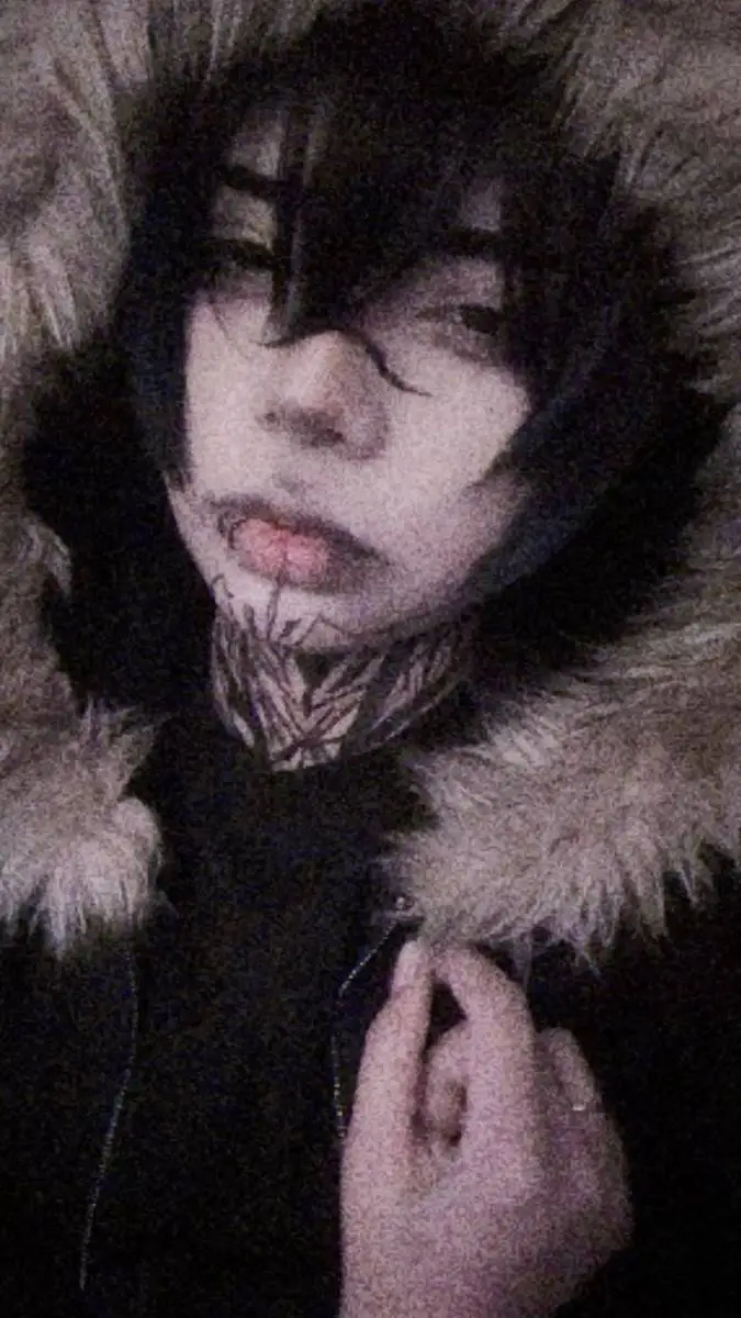 ai character: 🖤Raven 🔪 background